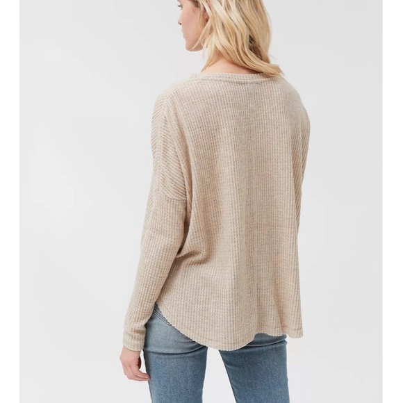 UO Henley Top - Picture 3 of 6